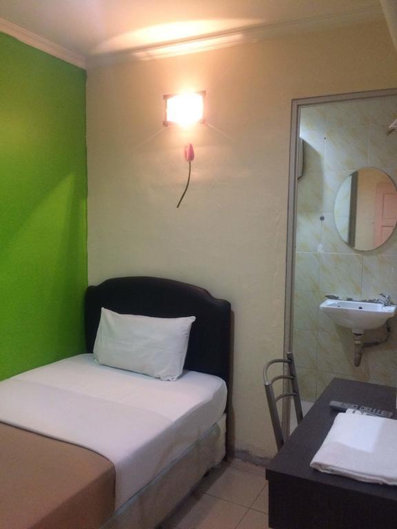 City Star Hotel Kulai Room photo