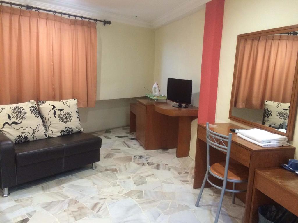 City Star Hotel Kulai Room photo