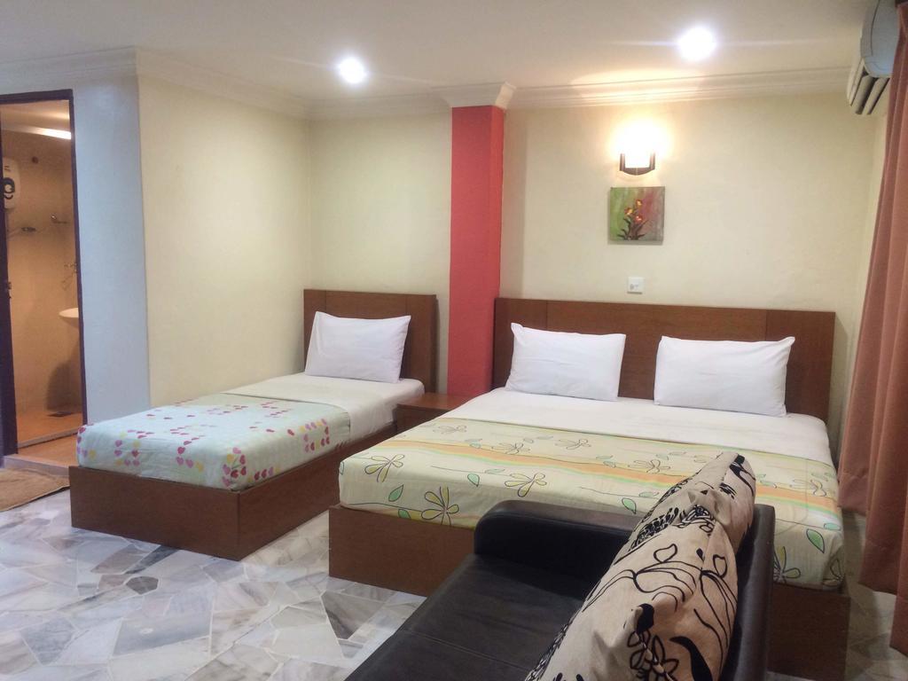 City Star Hotel Kulai Room photo