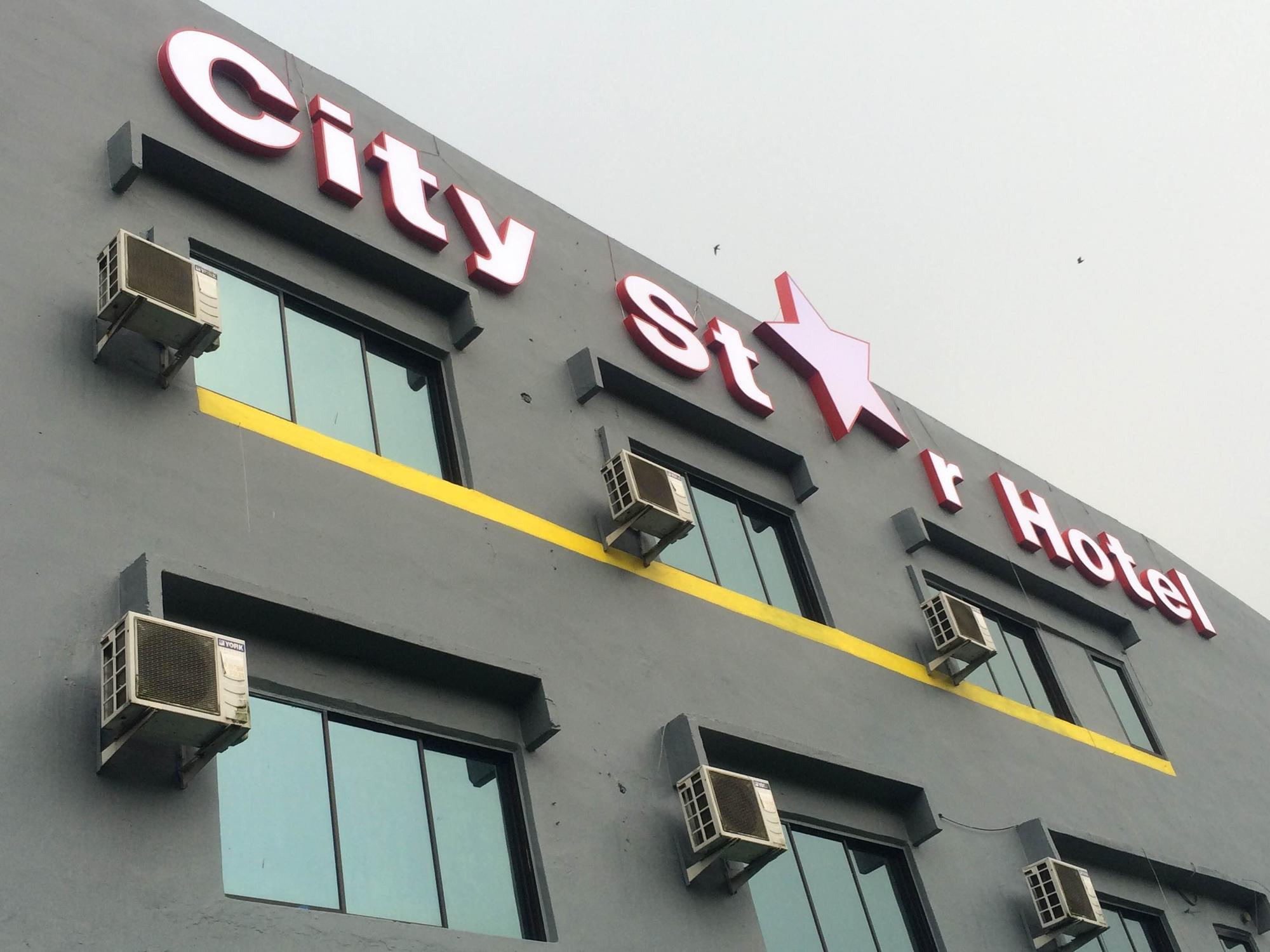 City Star Hotel Kulai Exterior photo